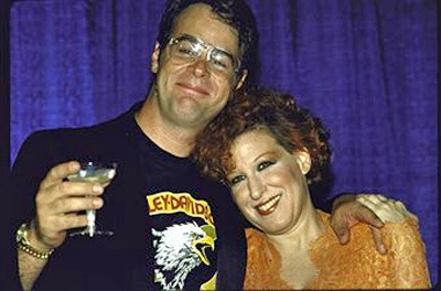BetteBack: Dan Aykroyd and Bette Midler host MTV's first annual video awards show BetteBack: Dan Aykroyd and Bette Midler host MTV's first annual video awards show