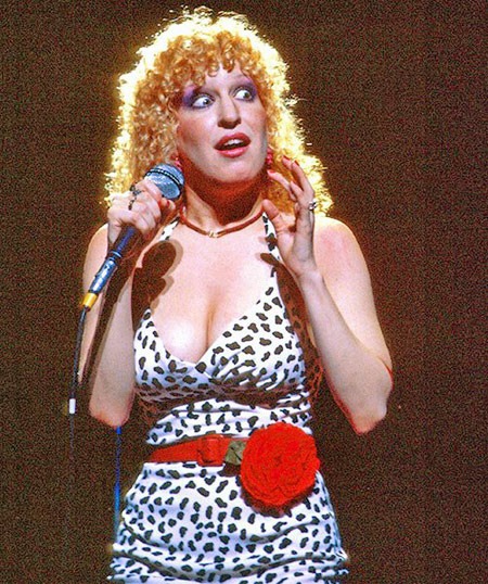 285562_138595876227465_1000