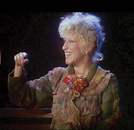 BetteBack MARCH 3, 1988: Bette Midler Purchases Kauai Island Property BetteBack MARCH 3, 1988: Bette Midler Purchases Kauai Island Property