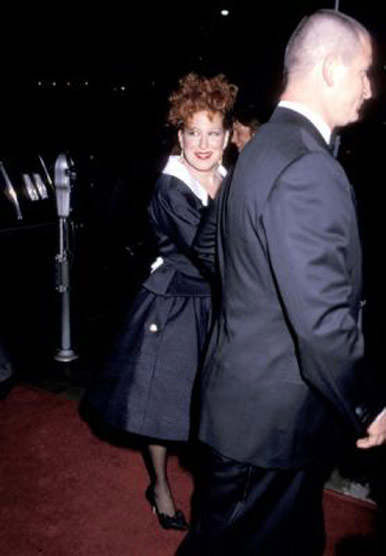BetteBack - Mon., March 13, 1989: Bette Wins People's Choice Award