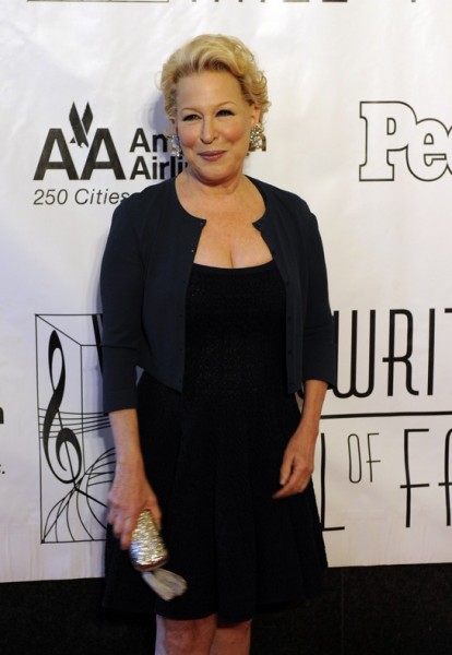 Bette midler arrives for the songwriters - bootleg betty
