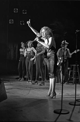 Bett-midler-6 - bootleg betty