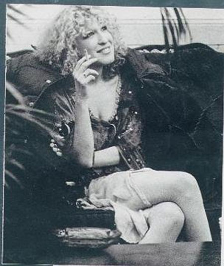 302487_222248681182110_2213