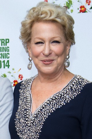 Bette midler, amy poehler, josh charles and cynthia nixon attend new york restoration project 13th annual spring picnic in new york city. - bootleg betty Bette Midler, Amy Poehler, Josh Charles and Cynthia Nixon attend New York Restoration Project 13th Annual Spring Picnic in New York City.
