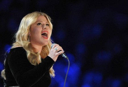 Kelly Clarkson Goes After Pop Singers Who Use Sex To Sell...Uh Huh! 2013-grammy-awards-show