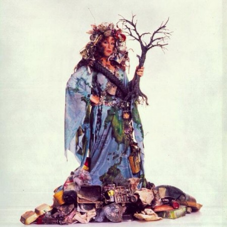 Bette-midler-wears-garbage-crown-in-earth-day-photo-437434-2 - bootleg betty Bette-Midler-Wears-Garbage-Crown-in-Earth-Day-Photo-437434-2