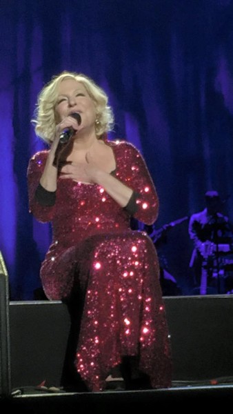 Bette Midler talks smoothies, oysters, girl groups and newspapers 11165263_10152785942440143_1217972037932434282_n