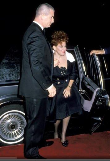 BetteBack February 8, 1990: Bette Nominated For A People's Choice Award - Favorite All Around Entertainer