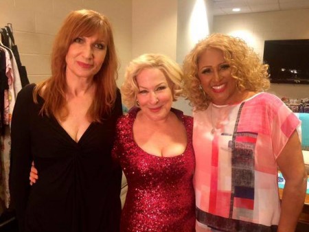 11218803_814027952026993_2096212760711244523_n - bootleg betty Singer Ula Hedwig, Bette Midler, and Darlene Love backstage at Madison Square Garden