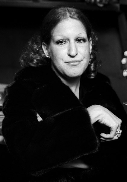 1974_sighting_newyork - bootleg betty NEW YORK, UNITED STATES - CIRCA 1974: Bette Midler sighting in Manhattan on circa 1974 in New York, United States. (Photo by Tom Wargacki/WireImage)*** Local Caption *** Bette Midler