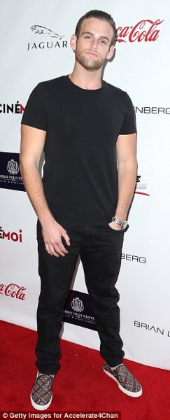 3491951A00000578-3606809-image-m-16_1464101082433