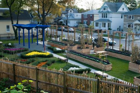 Rapper 50 Cent’s (With The Help of Bette Midler) community garden offers a green alternative to juvenile detention 50-Cent-Garden