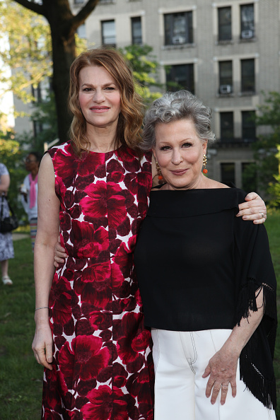 2016 new york restoration project's spring picnic - bootleg betty NEW YORK, NY - JUNE 01: Sandra Bernhard and Bette Midler attend 2016 New York Restoration Project's Spring Picnic at Morris-Jumel Mansion on June 1, 2016 in New York City. (Photo by Steve Zak Photography/FilmMagic)