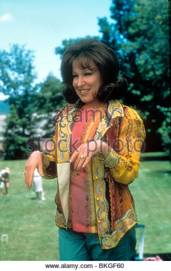 BetteBack January 28, 2000: Performances Save 'Great' isnt-she-great-2000-bette-midler-isg-014-bkgf60